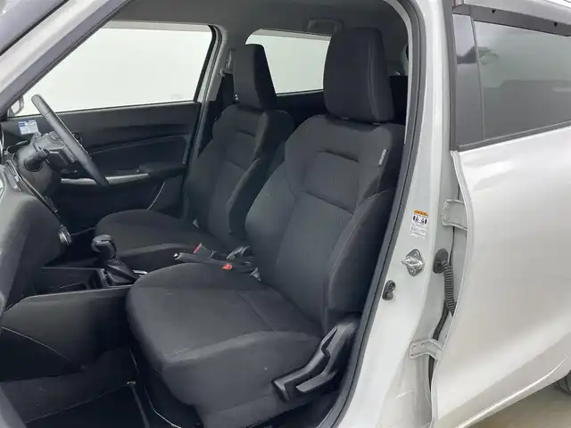 スズキ スイフト HYBRID ML 岡山県 2018(平30)年 5.5万km ピュアホワイトP 全方位モニター用カメラパッケージ/社外8インチナビ CN-RZ843/地デジ/Bluetooth/CD/DVD/ビルトインETC/シートヒーター/パドルシフト /LEDヘッドライト/セーフティパッケージ/レーダークルーズコントロール/オートハイビーム/オートライト /純正フロアマット/プッシュスタート /スマートキー/フォグランプ/純正16インチアルミホイール