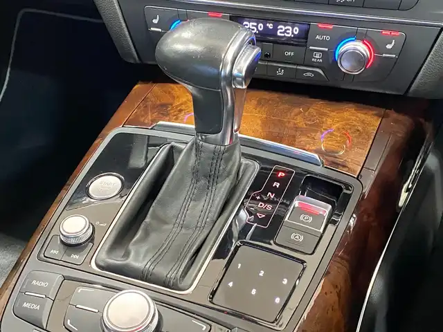 アウディ Ａ７ SB 2．0 TFSI クワトロ 岐阜県 2011(平23)年 7.9万km ガンＭ 社外エアロ　フロント/サイド/リア/前席パワーシート/前席シートメモリ/前席シートヒーター/純正ナビ　bluetooth/CD/ワンセグTV/LEDヘッドライト/レザーシート/ステアリングスイッチ/パワーバックドア/ETC/保証書/取扱説明書/純正フロアマット/車高調/4WD