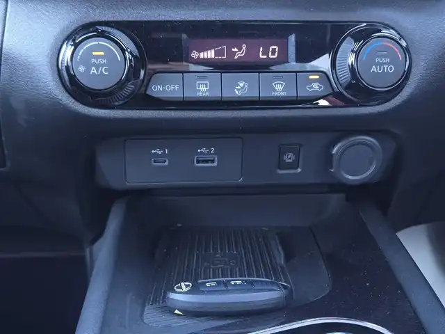 日産 オーラ ニスモ 鹿児島県 2023(令5)年 8.3万km スーパーブラック プロパイロット　/デジタルインナーミラー　/アラウンドビューモニター　/ＮＩＳＳＡＮコネクトナビ　/ＮＩＳＭＯ純正アルミホイール（１７インチ）　/ビルトインＥＴＣ２．０　/ＮＩＳＭＯ専用ハーフレザーシート/前後コーナーセンサー/Bluetoothオーディオ/フルセグテレビ/横滑り防止装置/レーンキープアシスト/プッシュスタート/スマートキー