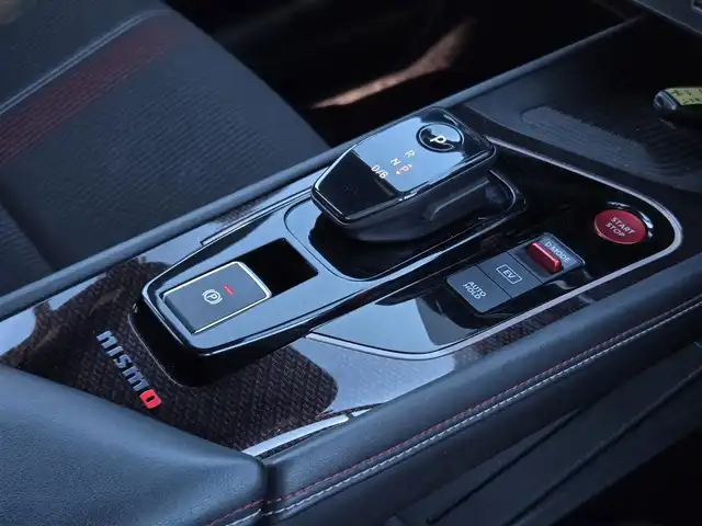 日産 オーラ ニスモ 鹿児島県 2023(令5)年 8.3万km スーパーブラック プロパイロット　/デジタルインナーミラー　/アラウンドビューモニター　/ＮＩＳＳＡＮコネクトナビ　/ＮＩＳＭＯ純正アルミホイール（１７インチ）　/ビルトインＥＴＣ２．０　/ＮＩＳＭＯ専用ハーフレザーシート/前後コーナーセンサー/Bluetoothオーディオ/フルセグテレビ/横滑り防止装置/レーンキープアシスト/プッシュスタート/スマートキー