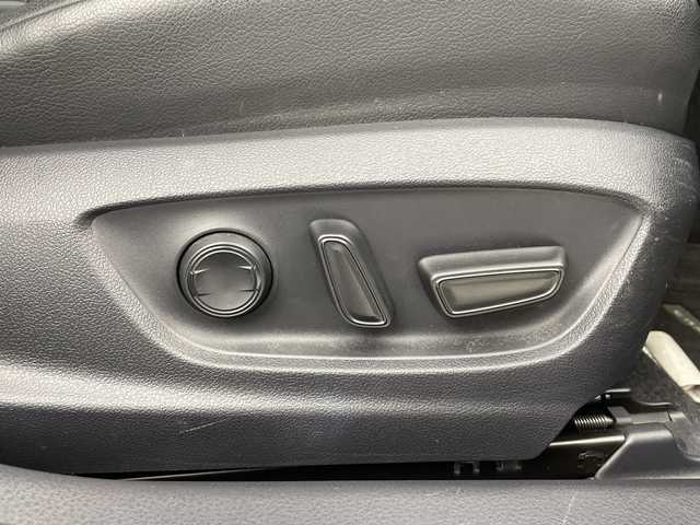 トヨタ カムリ WS 愛知県 2018(平30)年 2.9万km プラチナホワイトパールマイカ 純正ナビ/・Bluetooth/・CD/DVD/・フルセグテレビ/・SD音楽録音/バックカメラ/パワーシート/クリアランスソナー/パドルシフト/レーダー探知機/ハーフレザーシート/衝突軽減ブレーキ/レーンキープアシスト/オートマチックハイビーム/前後コーナーセンサー/レーダークルーズコントロール/前方ドライブレコーダー/ビルトインETC/LEDヘッドライト