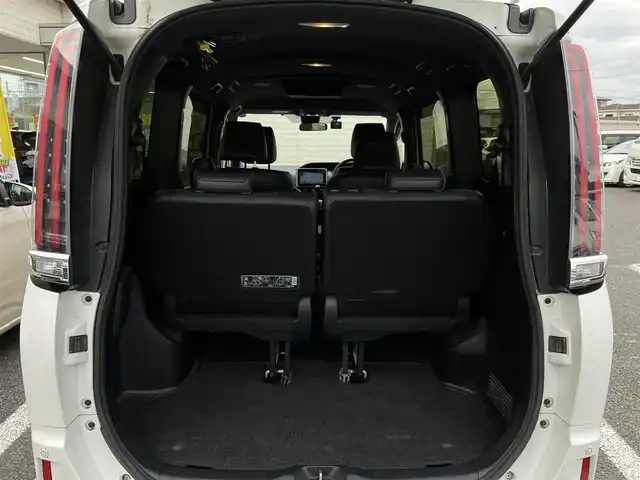 トヨタ エスクァイア Gi 大分県 2018(平30)年 7.8万km ホワイトパールクリスタルシャイン 〇ワンオーナー/〇純正メモリーナビ（NSZT-Y66T）/　CD/DVD/BT/ラジオ/フルセグ/〇純正フリップダウンモニター/〇社外17インチアルミホイール/〇バックカメラ/〇ETC/〇クルーズコントロール/〇ステアリングスイッチ/〇前後ドライブレコーダー/〇ウッドステアリング/〇アイドリングストップ/〇両側パワースライドドア/〇プリクラッシュセーフティシステム/〇レーンキープアシスト/〇オートハイビームアシスト/〇ウインカーミラー/〇クリアランスソナー/〇シートヒーター/〇フロアマット/〇ドアバイザー/〇プライバシーガラス/〇保証書/〇スペアキー