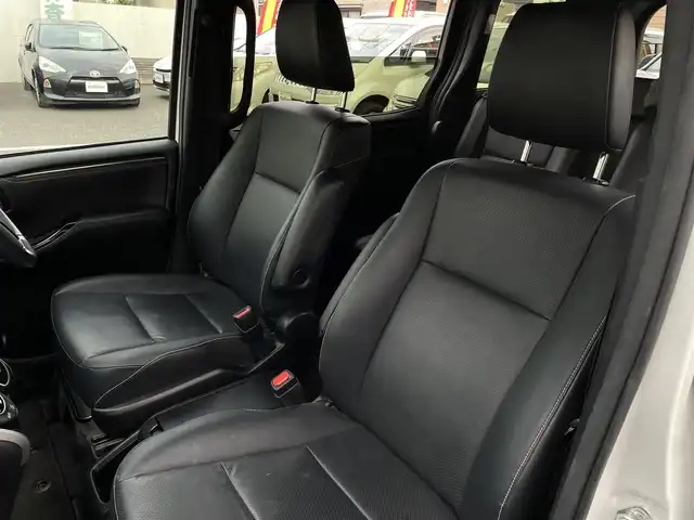 トヨタ エスクァイア Gi 大分県 2018(平30)年 7.8万km ホワイトパールクリスタルシャイン 〇ワンオーナー/〇純正メモリーナビ（NSZT-Y66T）/　CD/DVD/BT/ラジオ/フルセグ/〇純正フリップダウンモニター/〇社外17インチアルミホイール/〇バックカメラ/〇ETC/〇クルーズコントロール/〇ステアリングスイッチ/〇前後ドライブレコーダー/〇ウッドステアリング/〇アイドリングストップ/〇両側パワースライドドア/〇プリクラッシュセーフティシステム/〇レーンキープアシスト/〇オートハイビームアシスト/〇ウインカーミラー/〇クリアランスソナー/〇シートヒーター/〇フロアマット/〇ドアバイザー/〇プライバシーガラス/〇保証書/〇スペアキー