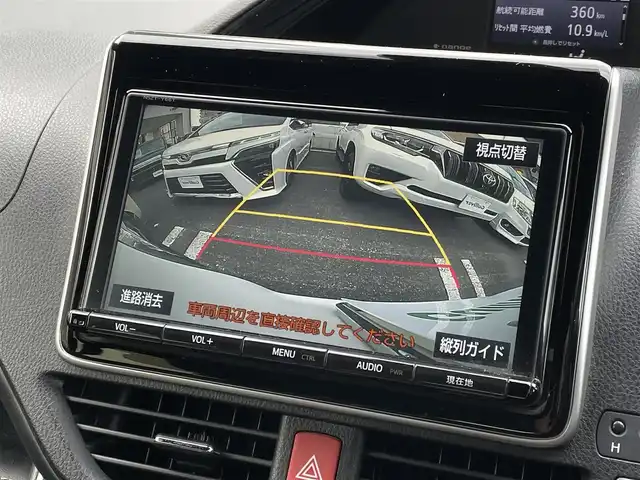 トヨタ エスクァイア Gi 大分県 2018(平30)年 7.8万km ホワイトパールクリスタルシャイン 〇ワンオーナー/〇純正メモリーナビ（NSZT-Y66T）/　CD/DVD/BT/ラジオ/フルセグ/〇純正フリップダウンモニター/〇社外17インチアルミホイール/〇バックカメラ/〇ETC/〇クルーズコントロール/〇ステアリングスイッチ/〇前後ドライブレコーダー/〇ウッドステアリング/〇アイドリングストップ/〇両側パワースライドドア/〇プリクラッシュセーフティシステム/〇レーンキープアシスト/〇オートハイビームアシスト/〇ウインカーミラー/〇クリアランスソナー/〇シートヒーター/〇フロアマット/〇ドアバイザー/〇プライバシーガラス/〇保証書/〇スペアキー