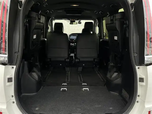 トヨタ エスクァイア Gi 大分県 2018(平30)年 7.8万km ホワイトパールクリスタルシャイン 〇ワンオーナー/〇純正メモリーナビ（NSZT-Y66T）/　CD/DVD/BT/ラジオ/フルセグ/〇純正フリップダウンモニター/〇社外17インチアルミホイール/〇バックカメラ/〇ETC/〇クルーズコントロール/〇ステアリングスイッチ/〇前後ドライブレコーダー/〇ウッドステアリング/〇アイドリングストップ/〇両側パワースライドドア/〇プリクラッシュセーフティシステム/〇レーンキープアシスト/〇オートハイビームアシスト/〇ウインカーミラー/〇クリアランスソナー/〇シートヒーター/〇フロアマット/〇ドアバイザー/〇プライバシーガラス/〇保証書/〇スペアキー