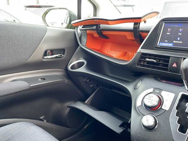 トヨタ シエンタ G 沖縄県 2016(平28)年 4.3万km エアーイエロー 純正ナビ・TV・Bluetooth・CD/バックカメラ/両側パワースライドドア/ETC/ドライブレコーダー/オートマチックハイビーム/社外アルミ/レーンキープアシスト/スマートキー