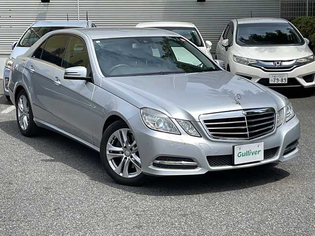 メルセデス・ベンツ Ｅ３５０ アバンギャルド 東京都 2011(平23)年 14.1万km イリジウムシルバー ワンオーナー/保証書・取説・ナビ取説/H24.25.27.29.31.R2.4.6ディーラー記録簿有り/キーレスゴー・スマートキー×２/革巻きステア・パドルシフト・ステアリングスイッチ/クルーズコントロール・アテンションアシスト/黒レザーシート/前席メモリ付パワーシート・シートヒーター/COMANDシステム　純正HDDナビ/DVD・CD・MSV・BT/バックカメラ・パーキングアシスト/ビルトインETC/ケンウッド前後ドラレコ/パークトロニック/HID・オートライト/純正１７インチアルミ/リアオートサンシェード/横滑り防止装置