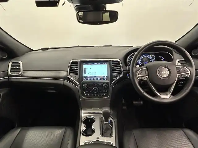 クライスラー・ジープ ジープ グランドチェロキー 岡山県 2019(平31)年 4.3万km ストーンホワイト 純ナビ　/ＵＳＢ　/ＢＴ　/ＤＴＶ　/ＡＣＣ　/シートヒータ　/シートクーラ　/ＳＲ　/ＰＷシート　/本革シート　/ＰＷテールゲート　/ドラレコ　/ダウンヒルアシスト　/走行モード　/エアサスペンション　/パドルシフト