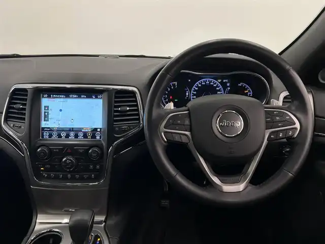クライスラー・ジープ ジープ グランドチェロキー 岡山県 2019(平31)年 4.3万km ストーンホワイト 純ナビ　/ＵＳＢ　/ＢＴ　/ＤＴＶ　/ＡＣＣ　/シートヒータ　/シートクーラ　/ＳＲ　/ＰＷシート　/本革シート　/ＰＷテールゲート　/ドラレコ　/ダウンヒルアシスト　/走行モード　/エアサスペンション　/パドルシフト
