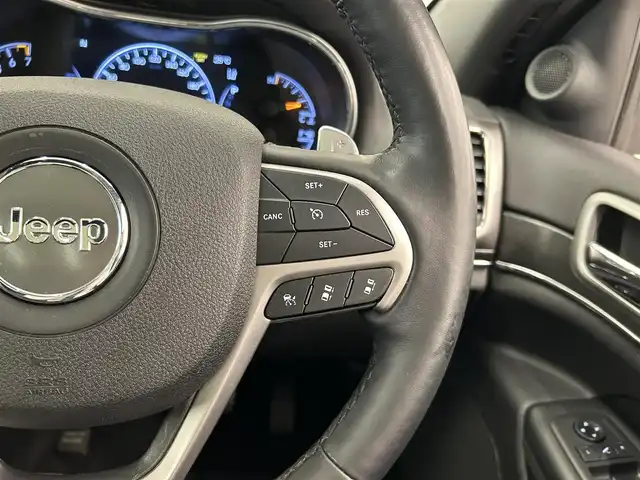 クライスラー・ジープ ジープ グランドチェロキー 岡山県 2019(平31)年 4.3万km ストーンホワイト 純ナビ　/ＵＳＢ　/ＢＴ　/ＤＴＶ　/ＡＣＣ　/シートヒータ　/シートクーラ　/ＳＲ　/ＰＷシート　/本革シート　/ＰＷテールゲート　/ドラレコ　/ダウンヒルアシスト　/走行モード　/エアサスペンション　/パドルシフト