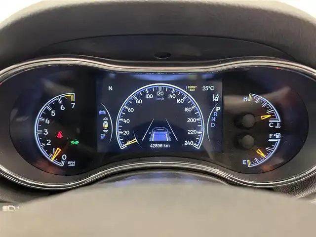 クライスラー・ジープ ジープ グランドチェロキー 岡山県 2019(平31)年 4.3万km ストーンホワイト 純ナビ　/ＵＳＢ　/ＢＴ　/ＤＴＶ　/ＡＣＣ　/シートヒータ　/シートクーラ　/ＳＲ　/ＰＷシート　/本革シート　/ＰＷテールゲート　/ドラレコ　/ダウンヒルアシスト　/走行モード　/エアサスペンション　/パドルシフト