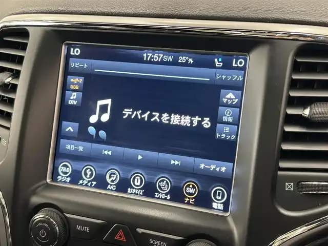 クライスラー・ジープ ジープ グランドチェロキー 岡山県 2019(平31)年 4.3万km ストーンホワイト 純ナビ　/ＵＳＢ　/ＢＴ　/ＤＴＶ　/ＡＣＣ　/シートヒータ　/シートクーラ　/ＳＲ　/ＰＷシート　/本革シート　/ＰＷテールゲート　/ドラレコ　/ダウンヒルアシスト　/走行モード　/エアサスペンション　/パドルシフト