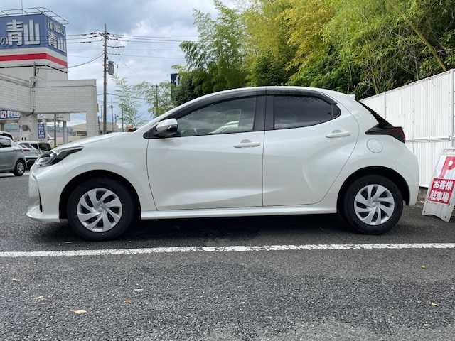 トヨタ ヤリス X 茨城県 2021(令3)年 5.2万km ホワイトパールクリスタルシャイン ワンオーナー　/ナビ付ディスプレイオーディオ　/社外前後ドラレコ　/バックカメラ　/コーナーセンサー　/プリクラッシュセーフティー/オートマチックハイビーム/ハンズフリー対応　/Bluetooth　/Miracast/ＵＳＢポート×１　/スマートキー
