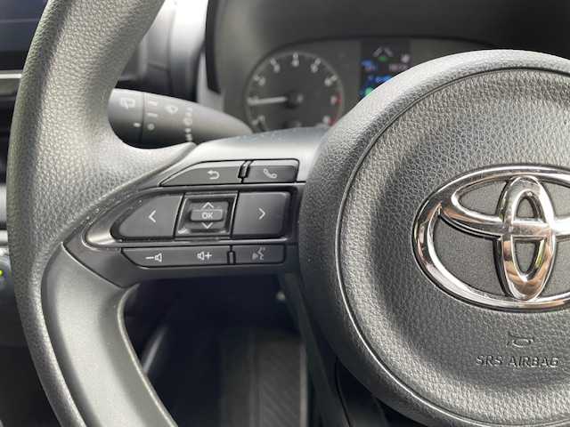 トヨタ ヤリス X 茨城県 2021(令3)年 5.2万km ホワイトパールクリスタルシャイン ワンオーナー　/ナビ付ディスプレイオーディオ　/社外前後ドラレコ　/バックカメラ　/コーナーセンサー　/プリクラッシュセーフティー/オートマチックハイビーム/ハンズフリー対応　/Bluetooth　/Miracast/ＵＳＢポート×１　/スマートキー