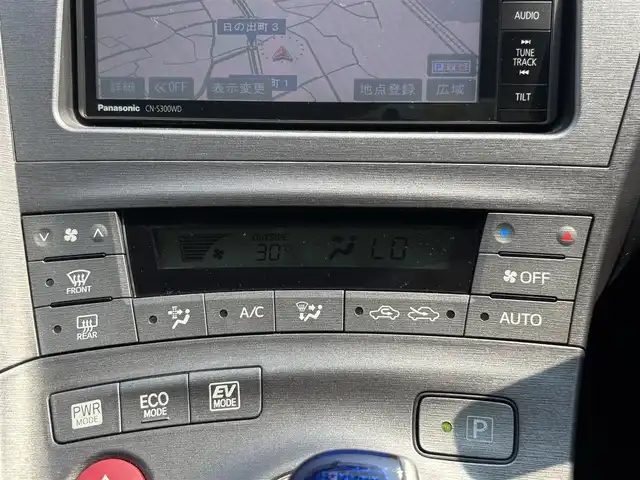 トヨタ プリウス S 福岡県 2012(平24)年 14万km ブラック 社外SDナビゲーション/（フルセグTV/CD/DVD/BT/SD）/バックカメラ/社外エアロ（フロントのみ）/ステアリングリモコン/ETCビルトイン/電動格納ミラー/社外15インチアルミホイール/HIDヘッドライト/フォグライト/スマートキー/プッシュスタート/フロアマット/純正荷室フロアマット/ドアバイザー/取扱説明書/ナビ説明書/保証書
