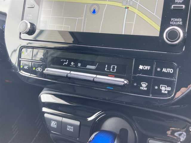 トヨタ プリウス A ツーリングセレクション 鳥取県 2021(令3)年 7.7万km アティチュードブラックマイカ ４WD/純正ナビ/BT/USB/バックカメラ/トヨタセーフティセンス/レーンキープアシスト/ヘットアップディスプレイ/レーダークルーズコントロール/モデリスタエアロ/黒レザーシート/運転席パワーシート/前席シートヒーター/LEDヘットライト/オートハイビーム/純正17インチアルミホイール/プッシュエンジンスタート/スマートキー×２/保証書・取扱説明書