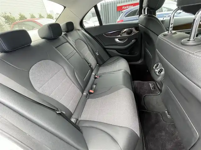 メルセデス・ベンツ Ｃ２００ アバンギャルド 東京都 2017(平29)年 6.4万km ポーラホワイト レーダーセーフティパッケージ/LEDヘッドライト/地デジ/バックカメラ/前席シートヒーター /運転席メモリ付きパワーシート/ハーフレザー/パークトロニック /純正ナビ/ETC2.0/パドルシフト/キーレスゴー /保証書/取扱説明書