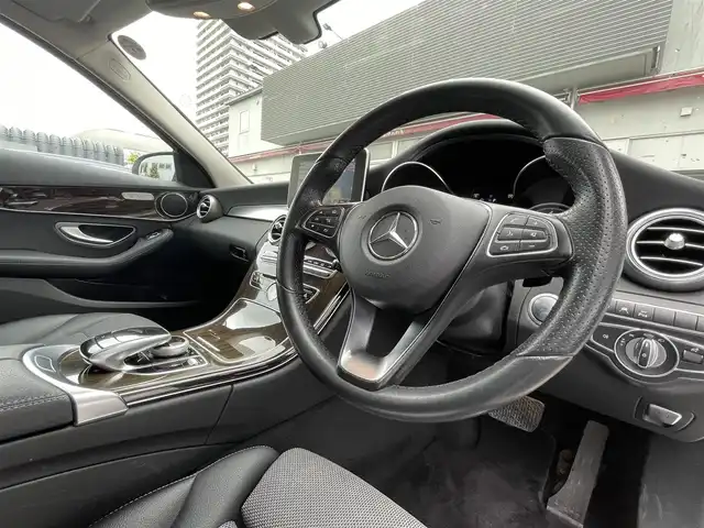 メルセデス・ベンツ Ｃ２００ アバンギャルド 東京都 2017(平29)年 6.4万km ポーラホワイト レーダーセーフティパッケージ/LEDヘッドライト/地デジ/バックカメラ/前席シートヒーター /運転席メモリ付きパワーシート/ハーフレザー/パークトロニック /純正ナビ/ETC2.0/パドルシフト/キーレスゴー /保証書/取扱説明書