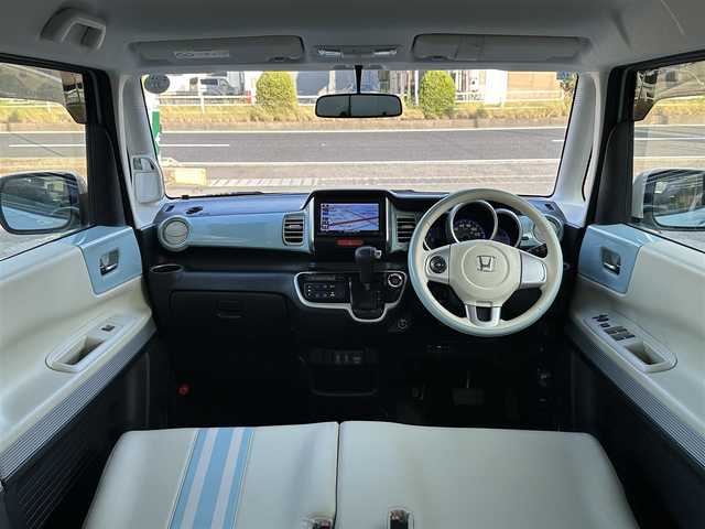 ホンダ Ｎ ＢＯＸ スラッシュ G Lインテリアカラーパッケージ 三重県 2017(平29)年 8.8万km ライトブルーⅡ ♪♪ワンオーナー♪♪/♪♪ホワイトルーフ♪♪/♪登録時走行距離87540km/♪ストラーダナビ　/　・フルセグTV/　・ブルーレイ/DVD再生/　・Bluetooth /　・録音/　・USB/♪バックカメラ/♪スマートキー/♪プッシュスタート/♪HIDヘッドライト/♪オートライト/♪電動パーキングスイッチ/♪充電用USBポートx２/♪ビルトイン ETC/♪オートリトラクタブルミラー/♪ウィンカーミラー /♪革巻きステアリング/♪ステアリングスイッチ/♪ECON/♪フロアマット/♪ドアバイザー/♪プライバシーガラス/♪横滑り防止機能