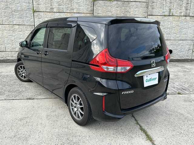 ホンダ フリード ハイブリット G ホンダセンシング 長崎県 2017(平29)年 5.5万km クリスタルブラックパール 純正インターナビ/(CD/DVD/BT/フルセグ)/バックカメラ/衝突軽減ブレーキ/レーンアシスト/レーダークルーズ/両側パワースライドドア/社外15インチAW/オートライト/ETC/スマートキー/プッシュスタート