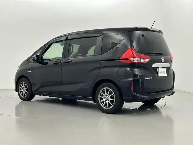 ホンダ フリード ハイブリット G ホンダセンシング 熊本県 2017(平29)年 5.5万km クリスタルブラックパール 純正インターナビVXM-174VFi/(CD/DVD/BT/フルセグ)/バックカメラ/ビルトインETC/両側パワースライドドア/ホンダセンシング/・レーンキープアシスト/・衝突軽減ブレーキ/・標識認識機能/・路外逸脱制御機能/・先行車発進お知らせ機能/・アダブティブクルーズコントロール/横滑り防止/純正フロアマット/社外15インチAW/オートライト/オートマチックハイビーム/LEDヘッドライト/スマートキー/プッシュスタート/スペアキー1本/取扱説明書