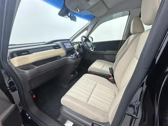 ホンダ フリード ハイブリット G ホンダセンシング 熊本県 2017(平29)年 5.5万km クリスタルブラックパール 純正インターナビVXM-174VFi/(CD/DVD/BT/フルセグ)/バックカメラ/ビルトインETC/両側パワースライドドア/ホンダセンシング/・レーンキープアシスト/・衝突軽減ブレーキ/・標識認識機能/・路外逸脱制御機能/・先行車発進お知らせ機能/・アダブティブクルーズコントロール/横滑り防止/純正フロアマット/社外15インチAW/オートライト/オートマチックハイビーム/LEDヘッドライト/スマートキー/プッシュスタート/スペアキー1本/取扱説明書