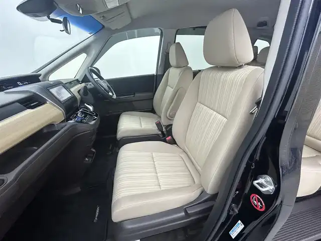 ホンダ フリード ハイブリット G ホンダセンシング 熊本県 2017(平29)年 5.5万km クリスタルブラックパール 純正インターナビVXM-174VFi/(CD/DVD/BT/フルセグ)/バックカメラ/ビルトインETC/両側パワースライドドア/ホンダセンシング/・レーンキープアシスト/・衝突軽減ブレーキ/・標識認識機能/・路外逸脱制御機能/・先行車発進お知らせ機能/・アダブティブクルーズコントロール/横滑り防止/純正フロアマット/社外15インチAW/オートライト/オートマチックハイビーム/LEDヘッドライト/スマートキー/プッシュスタート/スペアキー1本/取扱説明書