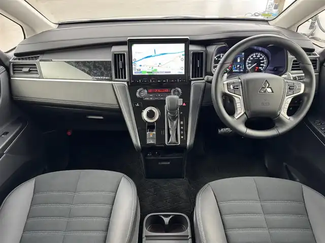 三菱 デリカＤ：５ シャモニー 福岡県 2024(令6)年 0.2万km グラファイトグレーメタリック/ブラックマイカ ワンオーナー　/純正１０．１型ナビ　/フルセグTV　/全方位カメラ　/電動サイドステップ　/レーダークルーズコントロール　/コーナーセンサー　/衝突被害軽減ブレーキ　/レーンキープ　/BSW　/パドルシフト　/ハーフレザーシート　/パワーシート　/両側電動スライドドア　/パワーバックドア　/シートヒーター　/ステアリングヒーター　