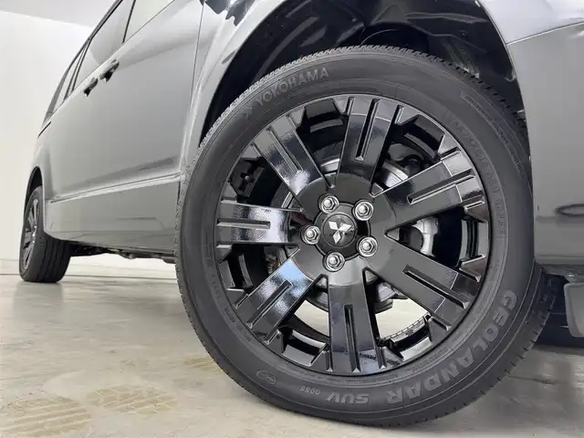 三菱 デリカＤ：５ シャモニー 福岡県 2024(令6)年 0.2万km グラファイトグレーメタリック/ブラックマイカ ワンオーナー　/純正１０．１型ナビ　/フルセグTV　/全方位カメラ　/電動サイドステップ　/レーダークルーズコントロール　/コーナーセンサー　/衝突被害軽減ブレーキ　/レーンキープ　/BSW　/パドルシフト　/ハーフレザーシート　/パワーシート　/両側電動スライドドア　/パワーバックドア　/シートヒーター　/ステアリングヒーター　