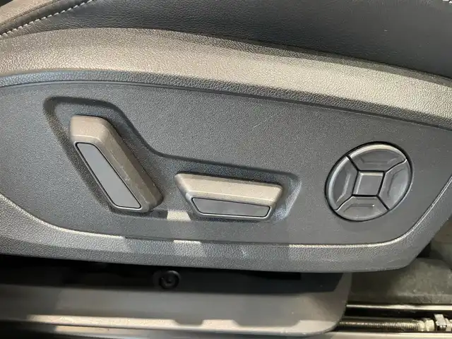 アウディ Ｑ３ SB 35TFSI Sライン 愛知県 2020(令2)年 5.5万km パール アシスタンスＰＫＧ　/ベーシックＰＫＧ　/プラスＰＫＧ　/バーチャルコクピット　/レザーシート/シートヒーター/ＭＭＩナビゲーション　/Ｂｌｕｅｔｏｏｔｈ　/３６０度カメラ　/フルセグＴＶ　/ＡＣＣ　/ＬＫＡ　/ＬＤＷ　/ＢＳＭ　/ドライブレコーダー/ＥＴＣ２．０/レザーシート/パワーバックドア/プッシュスタート/ウィンカーミラー/アイドリングストップ