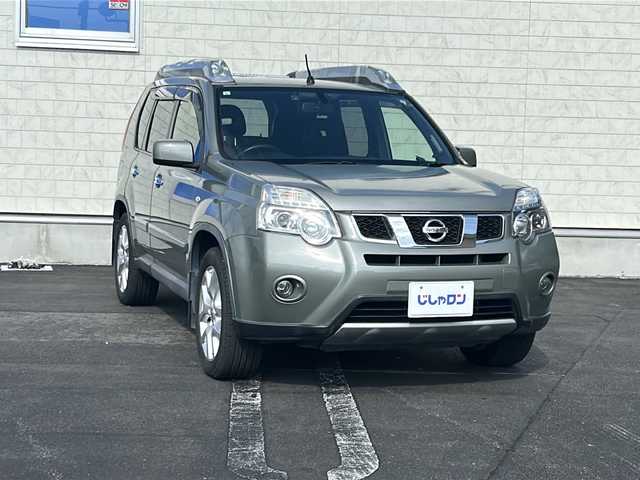 日産 エクストレイル 20Xtt 長野県 2013(平25)年 10.5万km ヒマラヤンカーキ (株)IDOMが運営する【じしゃロン長野店】の自社ローン専用車両になります/こちらは現金またはオートローンご利用時の価格です。自社ローンご希望の方は別途その旨お申付け下さい./純正ナビ/Bluetooth/４WD/バックカメラ/ETC