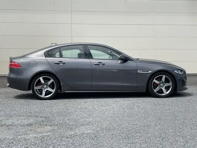 ジャガー ＸＥ XE S 茨城県 2016(平28)年 2.2万km グレー アドバンスドパークアシストパック/純正ナビ/AMMONITE GREY/全方位カメラ/レーンキープアシスト/パワートランクリッド/レザーシート/パワーシート/シートメモリー/シートヒーター/純正ETC/オートマチックハイビーム/コーナーセンサー/純正アルミホイール/フルセグTV　Bt DVD CD