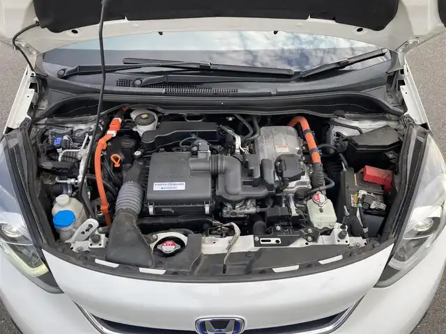ホンダ フィット e:HEVホーム 栃木県 2020(令2)年 12.8万km プラチナホワイトパール ホンダセンシング/純正ナビ/AM/FM/CD/USB/Bluetooth/バックカメラ/ETC/ナビ連動前後ドライブレコーダー/アダプティブクルーズコントロール/ステアリングリモコン/スマートキー×2/ハーフレザーシート/革巻きステアリング/電子パーキングブレーキ/純正フロアマット/保証書/取説/ワンオーナー