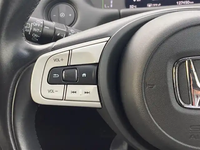 ホンダ フィット e:HEVホーム 栃木県 2020(令2)年 12.8万km プラチナホワイトパール ホンダセンシング/純正ナビ/AM/FM/CD/USB/Bluetooth/バックカメラ/ETC/ナビ連動前後ドライブレコーダー/アダプティブクルーズコントロール/ステアリングリモコン/スマートキー×2/ハーフレザーシート/革巻きステアリング/電子パーキングブレーキ/純正フロアマット/保証書/取説/ワンオーナー