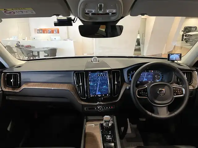 ボルボ ボルボ ＸＣ６０ アルティメット B5 AWD 道央・札幌 2022(令4)年 2万km グレー メタリックペイント/Bowers＆Wilkinsプレミアムサウンド/ヘッドアップディスプレイ/ナッパレザーシート/シートヒーター/シートベンチレーション/マッサージシート/ステアリングヒーター/4ゾーンエアコン/電動パノラマガラスサンルーフ/Googleナビ/360°カメラ/ACC/BLIS/LKA/CTA/パイロットアシスト/フルアクティブハイビーム/エアピュリファイアー/パワーテールゲート