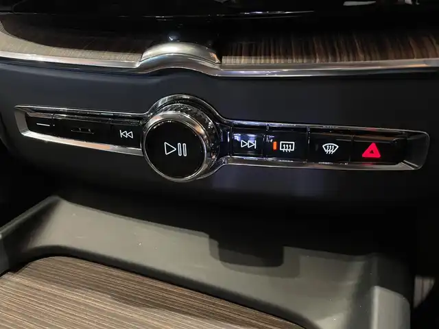 ボルボ ボルボ ＸＣ６０ アルティメット B5 AWD 道央・札幌 2022(令4)年 2万km グレー メタリックペイント/Bowers＆Wilkinsプレミアムサウンド/ヘッドアップディスプレイ/ナッパレザーシート/シートヒーター/シートベンチレーション/マッサージシート/ステアリングヒーター/4ゾーンエアコン/電動パノラマガラスサンルーフ/Googleナビ/360°カメラ/ACC/BLIS/LKA/CTA/パイロットアシスト/フルアクティブハイビーム/エアピュリファイアー/パワーテールゲート