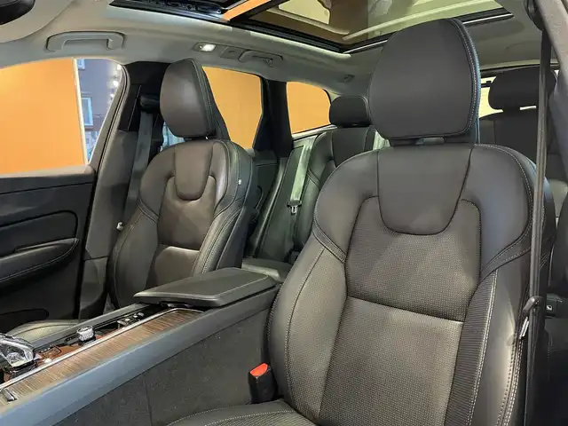 ボルボ ボルボ ＸＣ６０ アルティメット B5 AWD 道央・札幌 2022(令4)年 2万km グレー メタリックペイント/Bowers＆Wilkinsプレミアムサウンド/ヘッドアップディスプレイ/ナッパレザーシート/シートヒーター/シートベンチレーション/マッサージシート/ステアリングヒーター/4ゾーンエアコン/電動パノラマガラスサンルーフ/Googleナビ/360°カメラ/ACC/BLIS/LKA/CTA/パイロットアシスト/フルアクティブハイビーム/エアピュリファイアー/パワーテールゲート
