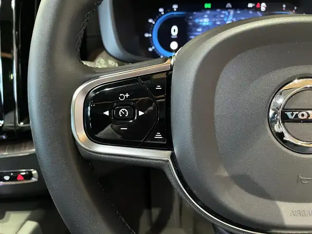 ボルボ ボルボ ＸＣ６０ アルティメット B5 AWD 道央・札幌 2022(令4)年 2万km グレー メタリックペイント/Bowers＆Wilkinsプレミアムサウンド/ヘッドアップディスプレイ/ナッパレザーシート/シートヒーター/シートベンチレーション/マッサージシート/ステアリングヒーター/4ゾーンエアコン/電動パノラマガラスサンルーフ/Googleナビ/360°カメラ/ACC/BLIS/LKA/CTA/パイロットアシスト/フルアクティブハイビーム/エアピュリファイアー/パワーテールゲート