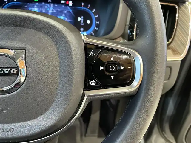 ボルボ ボルボ ＸＣ６０ アルティメット B5 AWD 道央・札幌 2022(令4)年 2万km グレー メタリックペイント/Bowers＆Wilkinsプレミアムサウンド/ヘッドアップディスプレイ/ナッパレザーシート/シートヒーター/シートベンチレーション/マッサージシート/ステアリングヒーター/4ゾーンエアコン/電動パノラマガラスサンルーフ/Googleナビ/360°カメラ/ACC/BLIS/LKA/CTA/パイロットアシスト/フルアクティブハイビーム/エアピュリファイアー/パワーテールゲート