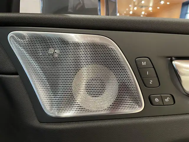 ボルボ ボルボ ＸＣ６０ アルティメット B5 AWD 道央・札幌 2022(令4)年 2万km グレー メタリックペイント/Bowers＆Wilkinsプレミアムサウンド/ヘッドアップディスプレイ/ナッパレザーシート/シートヒーター/シートベンチレーション/マッサージシート/ステアリングヒーター/4ゾーンエアコン/電動パノラマガラスサンルーフ/Googleナビ/360°カメラ/ACC/BLIS/LKA/CTA/パイロットアシスト/フルアクティブハイビーム/エアピュリファイアー/パワーテールゲート