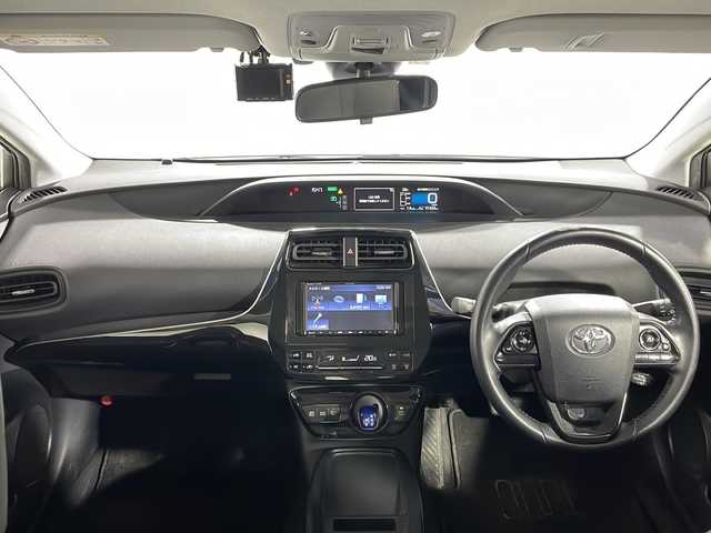 トヨタ プリウス S 広島県 2020(令2)年 4.2万km スーパーホワイトⅡ 社外ナビ/バックカメラ/セーフティセンス/・プリクラッシュセーフティ/・レーンディパーチャーアラート/・レーダークルーズコントロール/・オートマチックハイビーム/LEDヘッドランプ/ETC/前後ドライブレコーダー/スマートキー/スペアキー