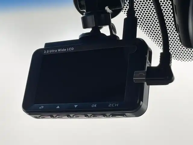 トヨタ カムリ WS 栃木県 2020(令2)年 3.1万km プラチナホワイトパールマイカ 純正ナビ/(Bluetooth/フルセグTV/USB)/バックカメラ/トヨタセーフティーセンス/衝突軽減ブレーキ/車線逸脱警報/オートマチックハイビーム/先行車発進お知らせ機能/BSM/コーナーセンサー/ETC2.0/前後ドラレコ/ハーフレザーシート/オートライト/LEDヘッドライト/横滑り防止装置/AC100V電源/フォグランプ/スマートキー/プッシュスタート/ステアリングスイッチ/ウィンカーミラー/電動格納ミラー/純正18インチアルミホイール/社外フロアマット