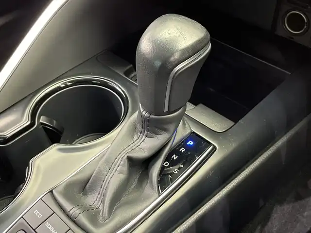 トヨタ カムリ WS 栃木県 2020(令2)年 3.1万km プラチナホワイトパールマイカ 純正ナビ/(Bluetooth/フルセグTV/USB)/バックカメラ/トヨタセーフティーセンス/衝突軽減ブレーキ/車線逸脱警報/オートマチックハイビーム/先行車発進お知らせ機能/BSM/コーナーセンサー/ETC2.0/前後ドラレコ/ハーフレザーシート/オートライト/LEDヘッドライト/横滑り防止装置/AC100V電源/フォグランプ/スマートキー/プッシュスタート/ステアリングスイッチ/ウィンカーミラー/電動格納ミラー/純正18インチアルミホイール/社外フロアマット