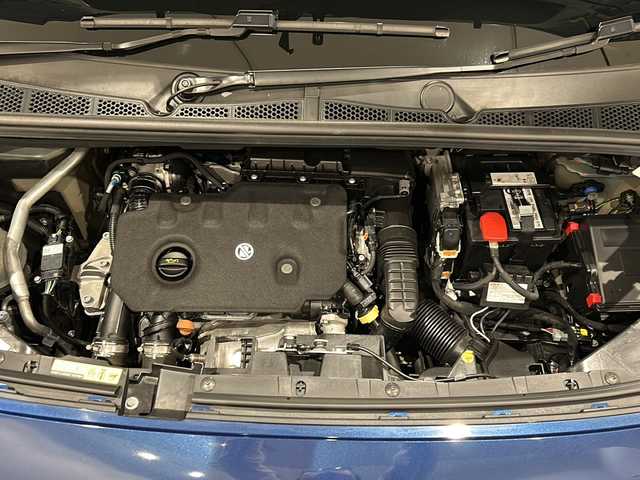 シトロエン シトロエン ベルランゴ ロング シャイン ブルーHDi 新潟県 2023(令5)年 0.1万km 青 BERLINGO LONGSHINE BlueHDi専用装備/・3列目2座独立シート/・革巻ステアリングホイール（ステアリングスイッチ付）/・左右独立調整式オートエアコン/・ 後席用エアコン風量調整/・ リアサンブラインド/チャイルドウォッチミラー/・ロールアップ式トノカバー/・ホワイトカラーアクセント/・16インチブラックアロイホイール/標準装備/・AppleCarPlay/・AndroidAuto/・Bluetooth/・アクティブクルーズコントロール/・アクティブセーフティブレーキ/・レーンキープアシスト/・ブラインドスポットモニター/・インテリジェントハイビーム/・トラフィックサインインフォメーション/・ドライバーアテンションアラート/・バックカメラ（トップリアビジョン付）/・フロント/サイド/バックソナー/・パークアシスト
