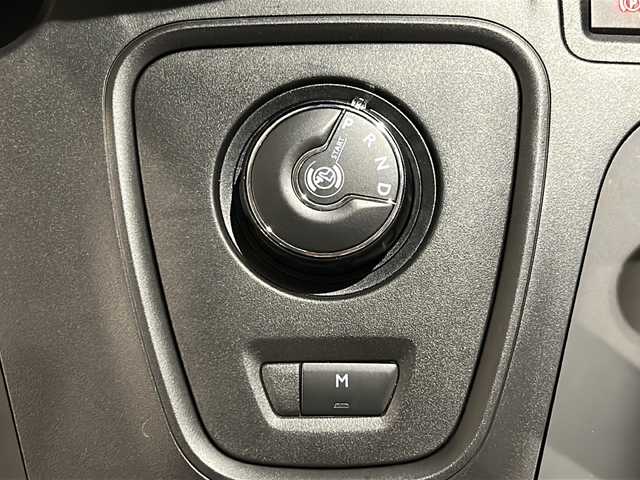 シトロエン シトロエン ベルランゴ ロング シャイン ブルーHDi 新潟県 2023(令5)年 0.1万km 青 BERLINGO LONGSHINE BlueHDi専用装備/・3列目2座独立シート/・革巻ステアリングホイール（ステアリングスイッチ付）/・左右独立調整式オートエアコン/・ 後席用エアコン風量調整/・ リアサンブラインド/チャイルドウォッチミラー/・ロールアップ式トノカバー/・ホワイトカラーアクセント/・16インチブラックアロイホイール/標準装備/・AppleCarPlay/・AndroidAuto/・Bluetooth/・アクティブクルーズコントロール/・アクティブセーフティブレーキ/・レーンキープアシスト/・ブラインドスポットモニター/・インテリジェントハイビーム/・トラフィックサインインフォメーション/・ドライバーアテンションアラート/・バックカメラ（トップリアビジョン付）/・フロント/サイド/バックソナー/・パークアシスト