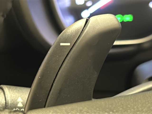 シトロエン シトロエン ベルランゴ ロング シャイン ブルーHDi 新潟県 2023(令5)年 0.1万km 青 BERLINGO LONGSHINE BlueHDi専用装備/・3列目2座独立シート/・革巻ステアリングホイール（ステアリングスイッチ付）/・左右独立調整式オートエアコン/・ 後席用エアコン風量調整/・ リアサンブラインド/チャイルドウォッチミラー/・ロールアップ式トノカバー/・ホワイトカラーアクセント/・16インチブラックアロイホイール/標準装備/・AppleCarPlay/・AndroidAuto/・Bluetooth/・アクティブクルーズコントロール/・アクティブセーフティブレーキ/・レーンキープアシスト/・ブラインドスポットモニター/・インテリジェントハイビーム/・トラフィックサインインフォメーション/・ドライバーアテンションアラート/・バックカメラ（トップリアビジョン付）/・フロント/サイド/バックソナー/・パークアシスト