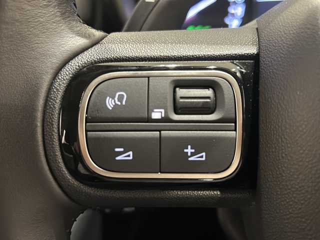 シトロエン シトロエン ベルランゴ ロング シャイン ブルーHDi 新潟県 2023(令5)年 0.1万km 青 BERLINGO LONGSHINE BlueHDi専用装備/・3列目2座独立シート/・革巻ステアリングホイール（ステアリングスイッチ付）/・左右独立調整式オートエアコン/・ 後席用エアコン風量調整/・ リアサンブラインド/チャイルドウォッチミラー/・ロールアップ式トノカバー/・ホワイトカラーアクセント/・16インチブラックアロイホイール/標準装備/・AppleCarPlay/・AndroidAuto/・Bluetooth/・アクティブクルーズコントロール/・アクティブセーフティブレーキ/・レーンキープアシスト/・ブラインドスポットモニター/・インテリジェントハイビーム/・トラフィックサインインフォメーション/・ドライバーアテンションアラート/・バックカメラ（トップリアビジョン付）/・フロント/サイド/バックソナー/・パークアシスト