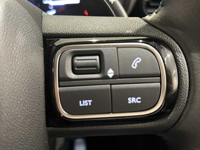 シトロエン シトロエン ベルランゴ ロング シャイン ブルーHDi 新潟県 2023(令5)年 0.1万km 青 BERLINGO LONGSHINE BlueHDi専用装備/・3列目2座独立シート/・革巻ステアリングホイール（ステアリングスイッチ付）/・左右独立調整式オートエアコン/・ 後席用エアコン風量調整/・ リアサンブラインド/チャイルドウォッチミラー/・ロールアップ式トノカバー/・ホワイトカラーアクセント/・16インチブラックアロイホイール/標準装備/・AppleCarPlay/・AndroidAuto/・Bluetooth/・アクティブクルーズコントロール/・アクティブセーフティブレーキ/・レーンキープアシスト/・ブラインドスポットモニター/・インテリジェントハイビーム/・トラフィックサインインフォメーション/・ドライバーアテンションアラート/・バックカメラ（トップリアビジョン付）/・フロント/サイド/バックソナー/・パークアシスト