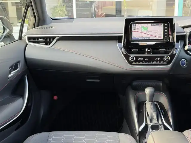 トヨタ カローラ スポーツ ハイブリッドG Z 三重県 2019(平31)年 5万km オキサイドブロンズM ワンオーナー /登録時走行距離４９７６０km/♪トヨタセーフティセンス/　・プリクラッシュセーフティ(PCS)/　・レーントレーシングアシスト(LTA)/　・ロードサインアシスト(RSA)/　・レーダークルーズコントロール(全車速追従機能付き)/　・ブラインドスポットモニター(BSM)/　・クリアランスソナー/　・パーキングサポートブレーキ(PKSB)/　・ドライブモードセレクトスイッチ/♪純正ナビ/　・Bluetooth・DTV・CD再生・AUX/♪バックガイドカメラ/♪スマートキーx２/♪プッシュスタート/♪LEDヘッドライト/♪LEDフォグライト/♪オートマチックハイビーム/♪オートライト/♪ドライブレコーダー/♪革巻きステアリング/♪ステアリングスイッチ/♪オートリトラクタブルミラー/♪ウィンカーミラー/♪電子パーキングブレーキ/♪オートブレーキホールド/♪充電用USBポート/♪ビルトインETC/♪ドアバイザー/♪プライバシーガラス/♪ライトレベリング/♪横滑り防止機能/♪サイド/カーテン/ニーエアバック