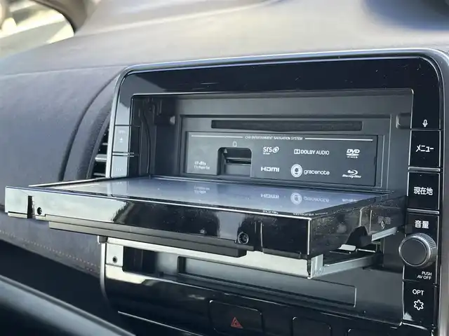 日産 セレナ ニスモ 奈良県 2018(平30)年 3.2万km ダークメタルグレー/ダイヤモンドブラック 純正９インチナビ（MM517D-L）/フルセグＴＶ/CD/DVD/Blu-ray/BT/AUX/USB/SD/バックカメラ　/ハンズフリーパワースライドドア　/ＥＴＣ　/追従型クルーズコントロール　/前後コーナーセンサー　/ドライブレコーダー　/ＬＥＤヘッドライト　/プロパイロット　/スマートキー/純正17インチアルミホイール/ニスモフロアマット/ニスモドアバイザー/AUTOHOLD